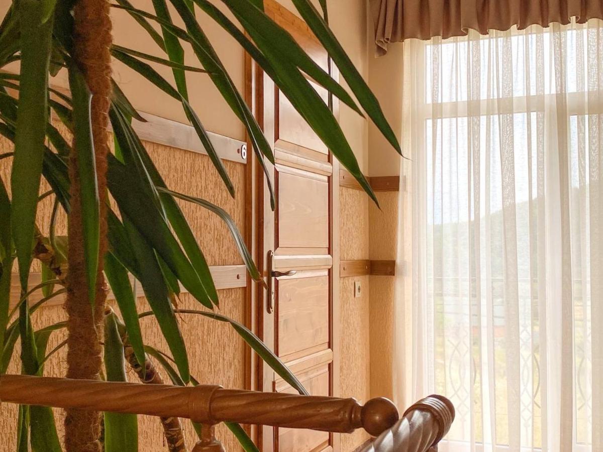 Mini Hotel Solnce Karpat Poljana Exteriör bild