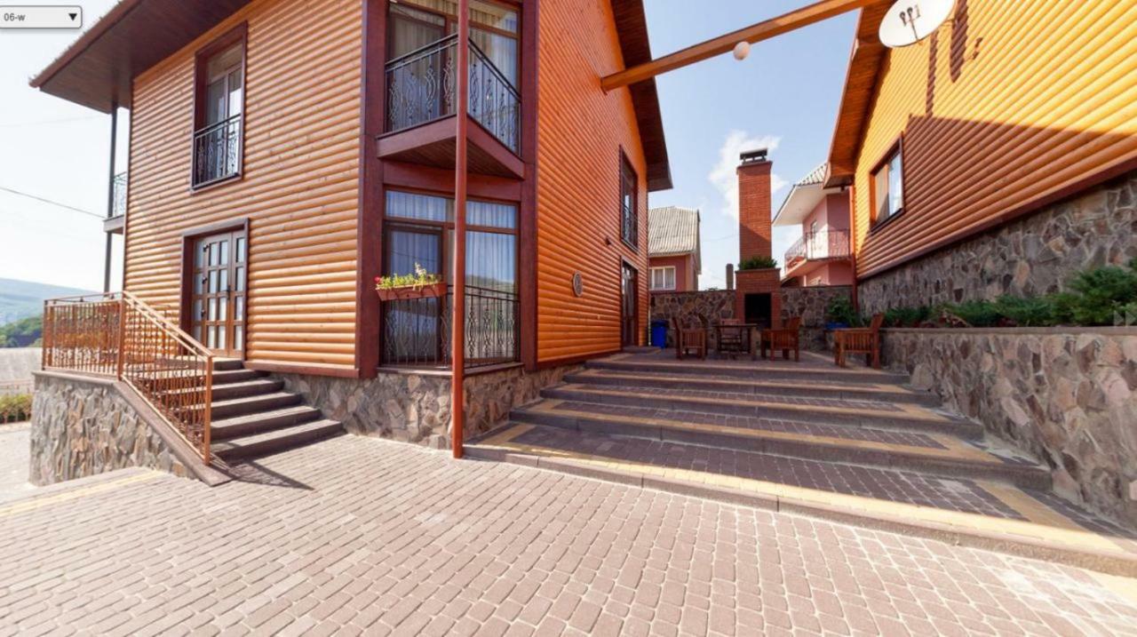 Mini Hotel Solnce Karpat Poljana Exteriör bild
